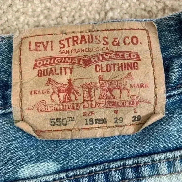 Levi’s relaxed fit 550 polka dot high rise shorts in size 29 - Picture 4 of 6